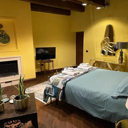 Bed & Breakfast Domus Telesio 4*